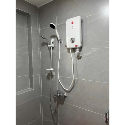 Máy tắm nước nóng trực tiếp Rheem RH-688E WT màu trắng, không bơm