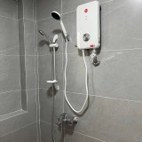 Máy tắm nước nóng trực tiếp Rheem RH-688E WT màu trắng, không bơm